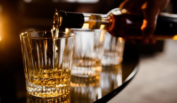 barman-filling-glass-alcohol_8353-12083